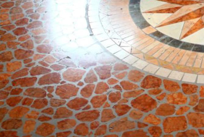 Polygonal-Mosaik aus Naturstein